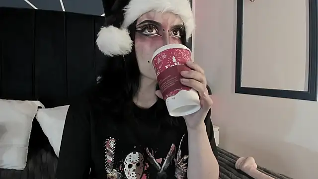 Snapshot of Adeelinee chatting on December 24, 9:33 pm Adeelinee online show from December 24, 9:33 pm