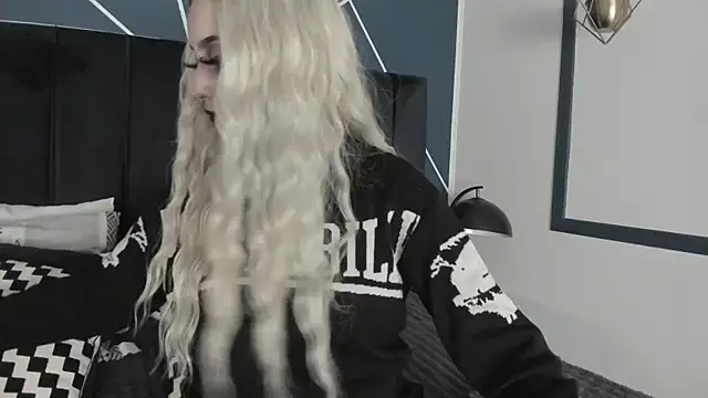 Snapshot of Adeelinee chatting on January 30, 11:02 pm Adeelinee online show from January 30, 11:02 pm