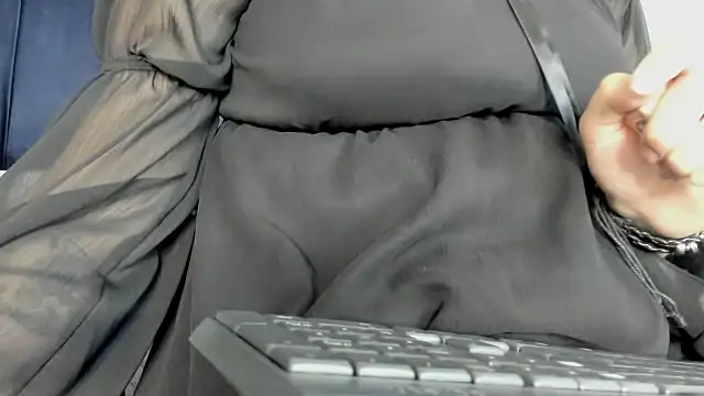 Snapshot of Adeelinee chatting on January 31, 7:51 pm Adeelinee online show from January 31, 7:51 pm