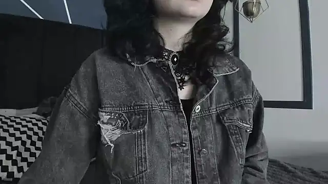 Snapshot of Adeelinee chatting on February 11, 11:22 pm Adeelinee online show from February 11, 11:22 pm