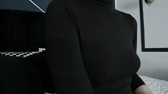 Snapshot of Adeelinee chatting on February 14, 7:44 pm Adeelinee online show from February 14, 7:44 pm