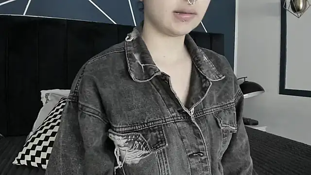 Snapshot of Adeelinee chatting on March 8, 7:42 pm Adeelinee online show from March 8, 7:42 pm