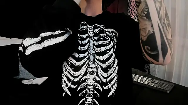 Snapshot of Adeelinee chatting on September 12, 8:09 pm Adeelinee online show from September 12, 8:09 pm