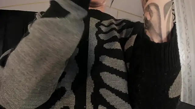 Snapshot of Adeelinee chatting on December 20, 8:05 pm Adeelinee online show from December 20, 8:05 pm