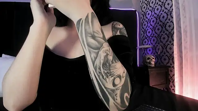 Snapshot of Adeelinee chatting on February 11, 8:03 pm Adeelinee online show from February 11, 8:03 pm