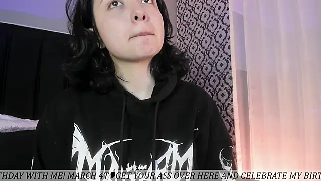 Snapshot of Adeelinee chatting on February 28, 8:54 pm Adeelinee online show from February 28, 8:54 pm