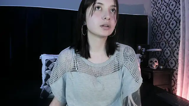 Snapshot of Adeelinee chatting on March 26, 8:03 pm Adeelinee online show from March 26, 8:03 pm