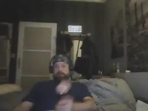 Snapshot of Prehistorixxx2686 chatting on December 24, 6:11 am Prehistorixxx2686 online show from December 24, 6:11 am