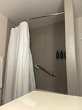 El Gizmo online show from February 2, 5:15 pm