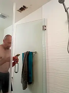 El Gizmo online show from March 2, 7:45 pm