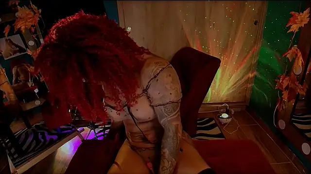 Snapshot of HeidiCox chatting on February 9, 8:13 pm HeidiCox online show from February 9, 8:13 pm