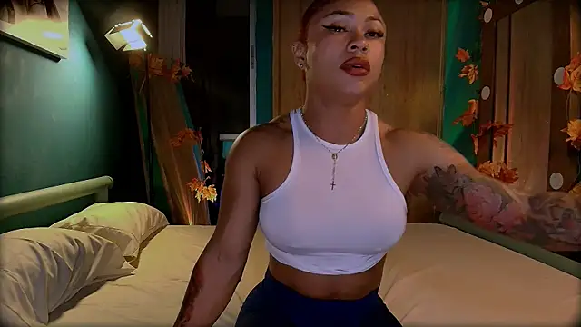 Snapshot of HeidiCox chatting on February 14, 2:18 am HeidiCox online show from February 14, 2:18 am