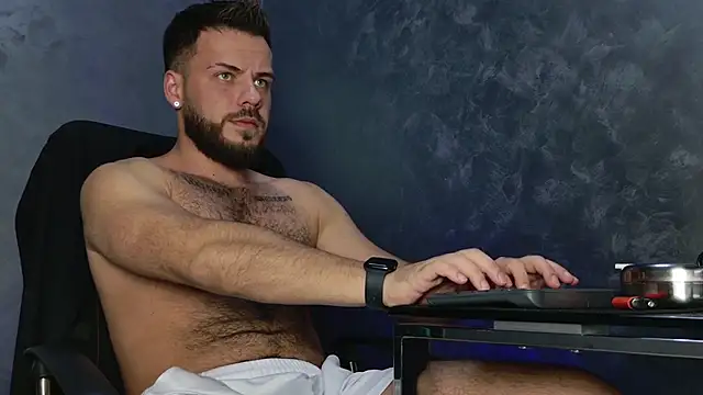 juliusmasters online show from December 5, 7:54 pm