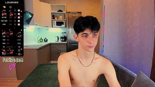 Snapshot of Aaron_Boom chatting on September 30, 7:41 pm Aaron Boom online show from September 30, 7:41 pm