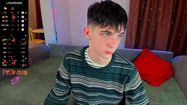 Snapshot of Aaron_Boom chatting on October 27, 12:26 am Aaron Boom online show from October 27, 12:26 am