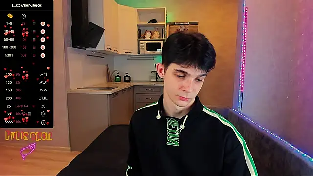 Snapshot of Aaron_Boom chatting on November 30, 12:14 am Aaron Boom online show from November 30, 12:14 am