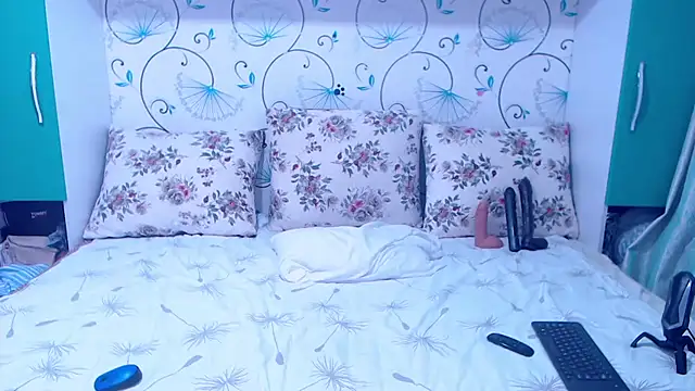 demiemorre online show from November 17, 5:24 am