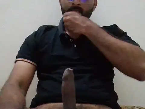Snapshot of diloKaHacker chatting on May 6, 11:15 am diloKaHacker online show from May 6, 11:15 am