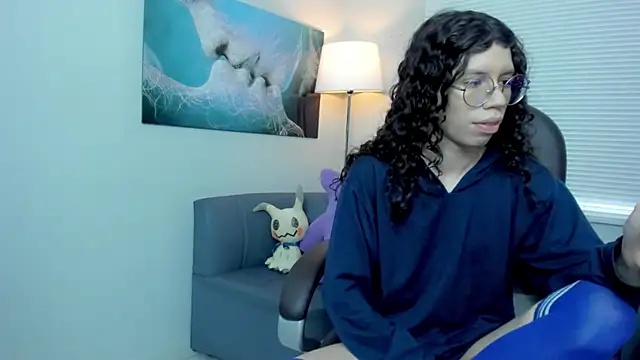 Snapshot of Angel_Dust18 chatting on December 14, 6:12 pm Angel Dust18 online show from December 14, 6:12 pm