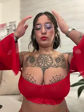 Snapshot of Rae_Lil_White chatting on November 12, 11:58 pm Rae Lil White online show from November 12, 11:58 pm