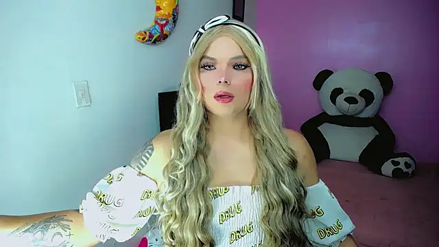 Snapshot of SweetKim21 chatting on November 5, 8:03 am SweetKim21 online show from November 5, 8:03 am