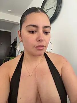 Snapshot of sukhakunis1 chatting on February 16, 1:18 pm sukhakunis1 online show from February 16, 1:18 pm