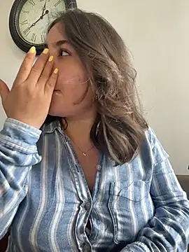 Snapshot of sukhakunis1 chatting on February 19, 5:42 pm sukhakunis1 online show from February 19, 5:42 pm