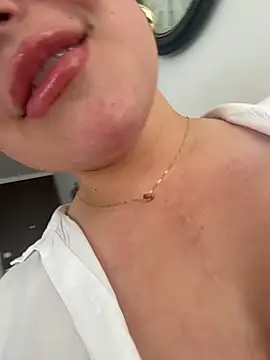 Snapshot of sukhakunis1 chatting on February 23, 4:37 pm sukhakunis1 online show from February 23, 4:37 pm