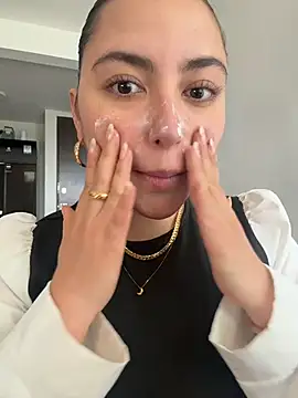 Snapshot of sukhakunis1 chatting on March 12, 4:46 pm sukhakunis1 online show from March 12, 4:46 pm