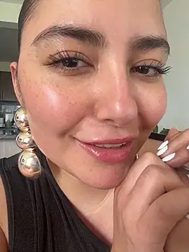 Snapshot of sukhakunis1 chatting on March 13, 6:03 pm sukhakunis1 online show from March 13, 6:03 pm