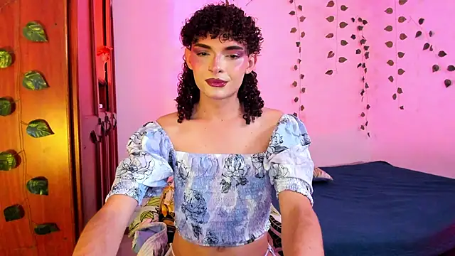 Snapshot of lucianromero chatting on October 13, 10:43 pm lucianromero online show from October 13, 10:43 pm