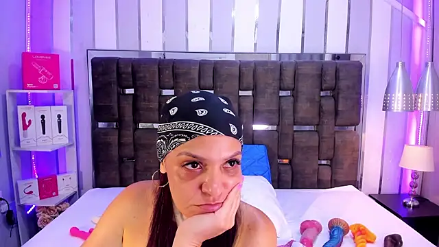 Snapshot of KatteMoss chatting on August 2, 9:24 pm KatteMoss online show from August 2, 9:24 pm