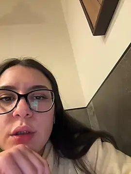 Its Jade online show from February 4, 7:22 pm