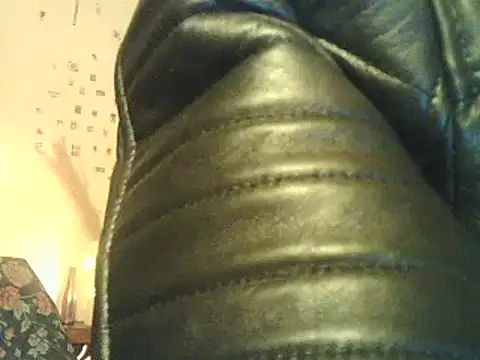 Snapshot of DaddyQuimHot chatting on December 15, 3:56 am DaddyQuimHot online show from December 15, 3:56 am