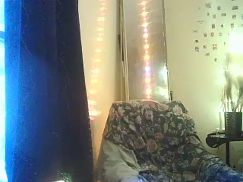 Snapshot of DaddyQuimHot chatting on February 11, 7:54 am DaddyQuimHot online show from February 11, 7:54 am