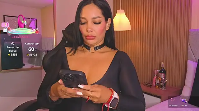 Snapshot of Dakota_diaz_ chatting on November 27, 8:33 pm Dakota diaz online show from November 27, 8:33 pm