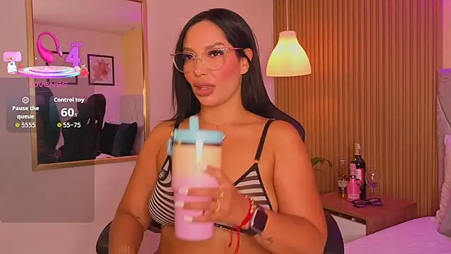 Snapshot of Dakota_diaz_ chatting on December 2, 8:26 pm Dakota diaz online show from December 2, 8:26 pm