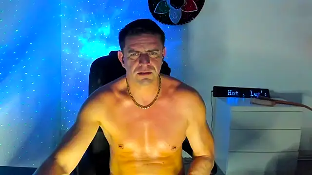 Snapshot of petr37pol chatting on April 13, 10:59 pm petr37pol online show from April 13, 10:59 pm