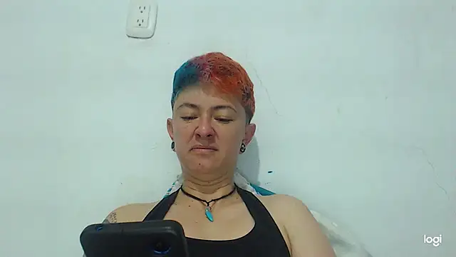 Snapshot of tomboyblue chatting on January 8, 2:03 pm tomboyblue online show from January 8, 2:03 pm