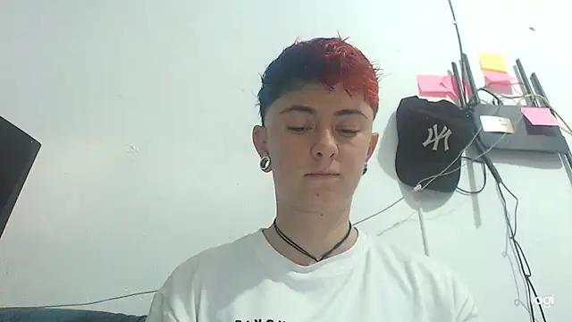 Snapshot of tomboyblue chatting on January 11, 10:18 pm tomboyblue online show from January 11, 10:18 pm