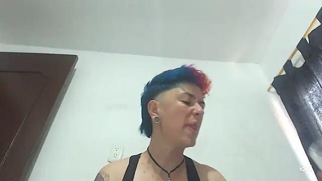 Snapshot of tomboyblue chatting on January 12, 10:12 pm tomboyblue online show from January 12, 10:12 pm