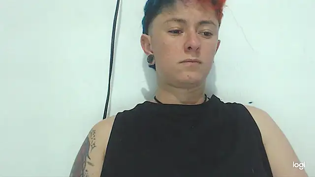 Snapshot of tomboyblue chatting on January 13, 10:56 pm tomboyblue online show from January 13, 10:56 pm