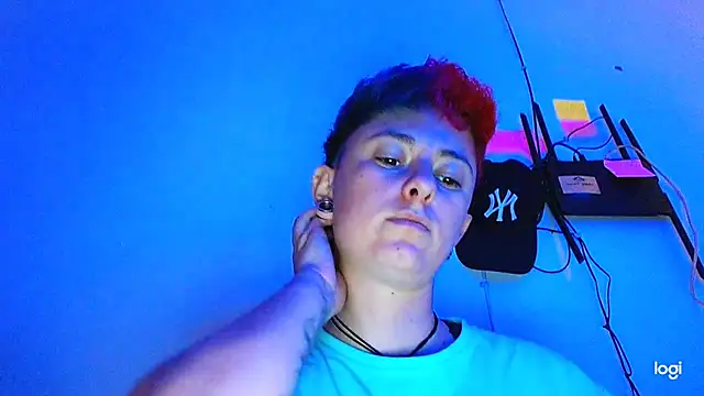 Snapshot of tomboyblue chatting on January 16, 2:30 am tomboyblue online show from January 16, 2:30 am