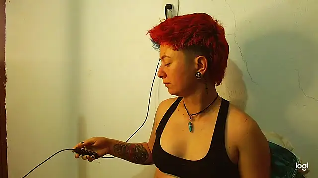 Snapshot of tomboyblue chatting on January 16, 12:31 pm tomboyblue online show from January 16, 12:31 pm