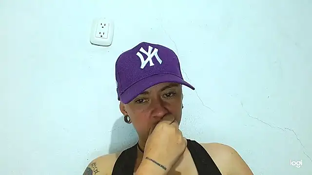 Snapshot of tomboyblue chatting on January 19, 11:00 pm tomboyblue online show from January 19, 11:00 pm