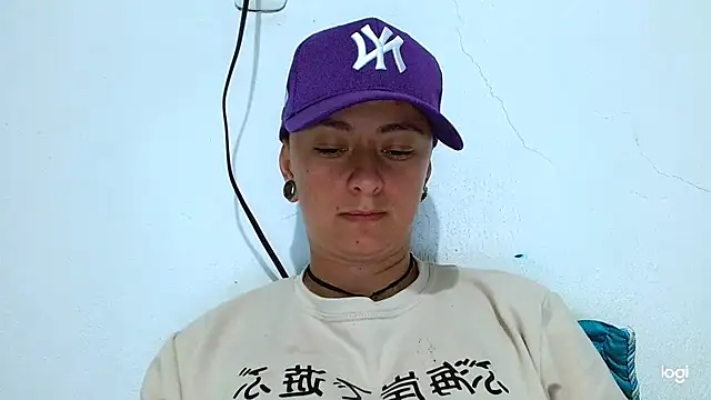 Snapshot of tomboyblue chatting on January 22, 11:21 pm tomboyblue online show from January 22, 11:21 pm