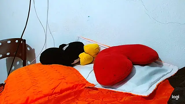 Snapshot of tomboyblue chatting on January 23, 10:33 pm tomboyblue online show from January 23, 10:33 pm