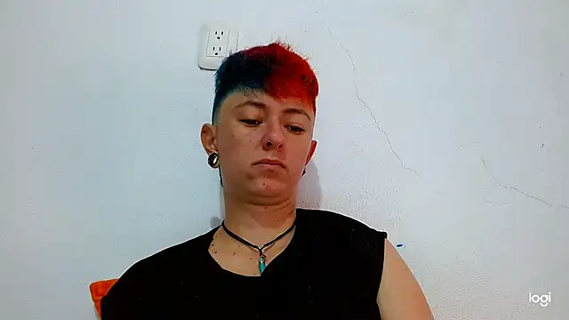 Snapshot of tomboyblue chatting on January 27, 2:13 pm tomboyblue online show from January 27, 2:13 pm