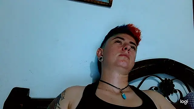 Snapshot of tomboyblue chatting on January 29, 12:54 am tomboyblue online show from January 29, 12:54 am