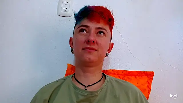 Snapshot of tomboyblue chatting on January 30, 3:29 pm tomboyblue online show from January 30, 3:29 pm